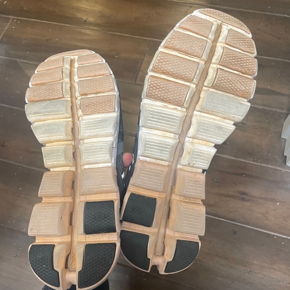 On cloud - Picture 3 of 4